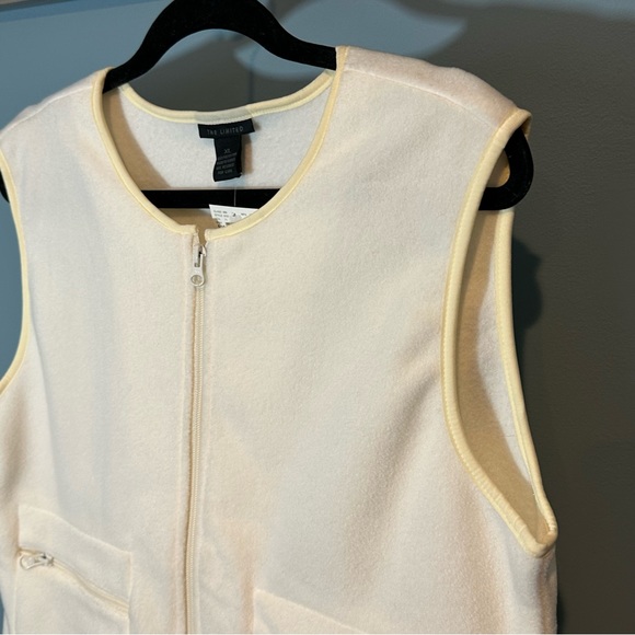The Limited Cream/White Neutral Fleece Vest - Picture 4 of 10